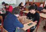 Den plný strategie: Turnaj v piškvorkách a šachu přilákal desítky žáků